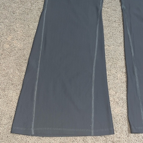 Old Navy Extra High-Waisted PowerSoft Rib-Knit Super Flare Leggings Temple Stone - Picture 7 of 10